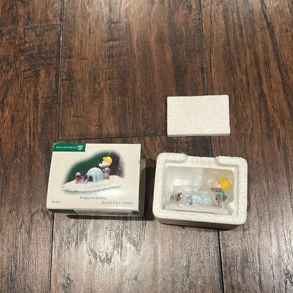 DEPT 56 AN IGLOO FOR SNOWBALL 56878 NORTH POLE SNOW VILLAGE new in box